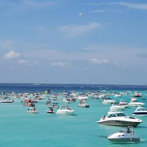 https://marvelous-palms-of-condo-with-pool-view.panamacity-beachhotels.com