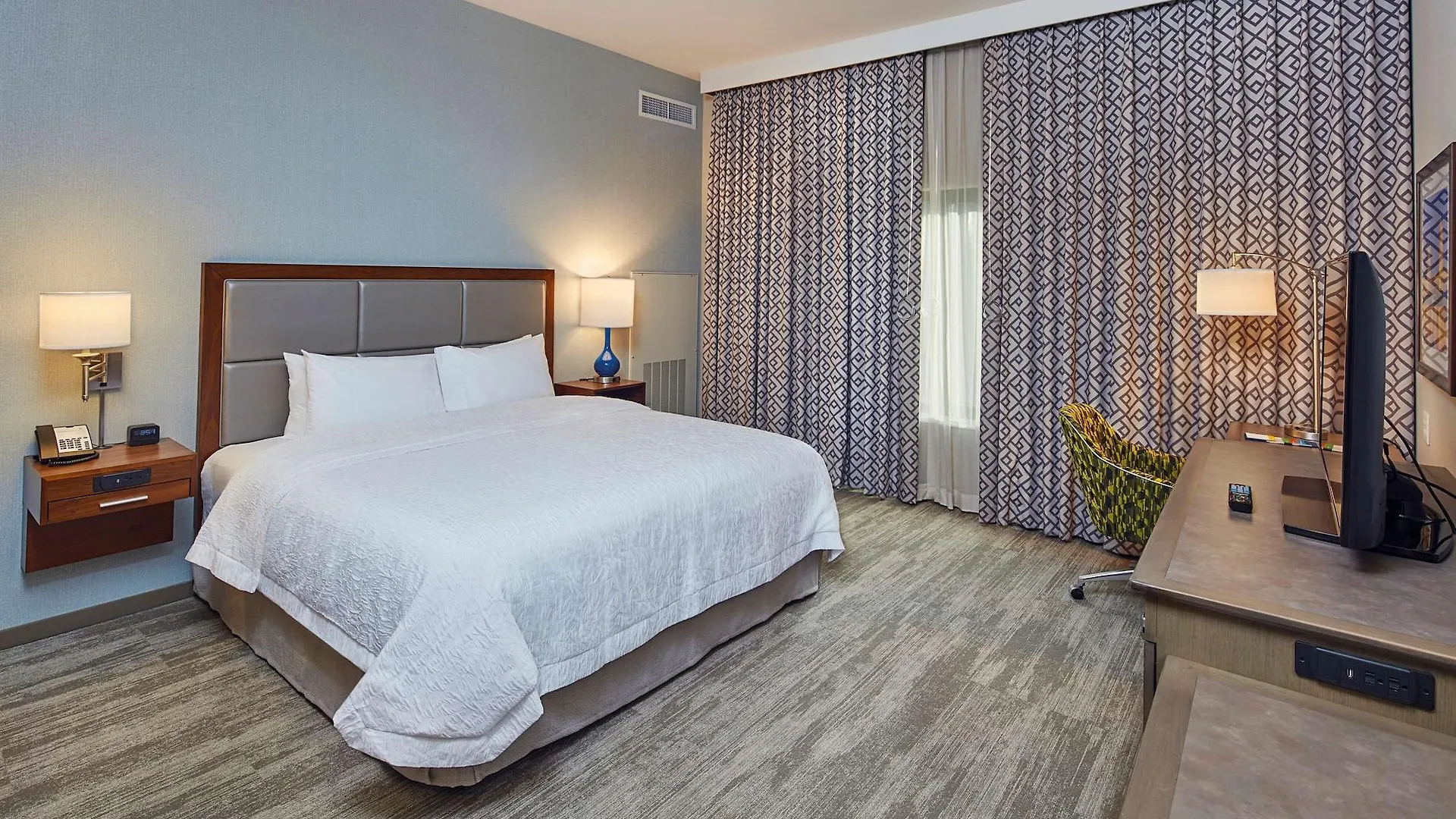 Hampton Inn & Suites Sacramento At Csus Hotel