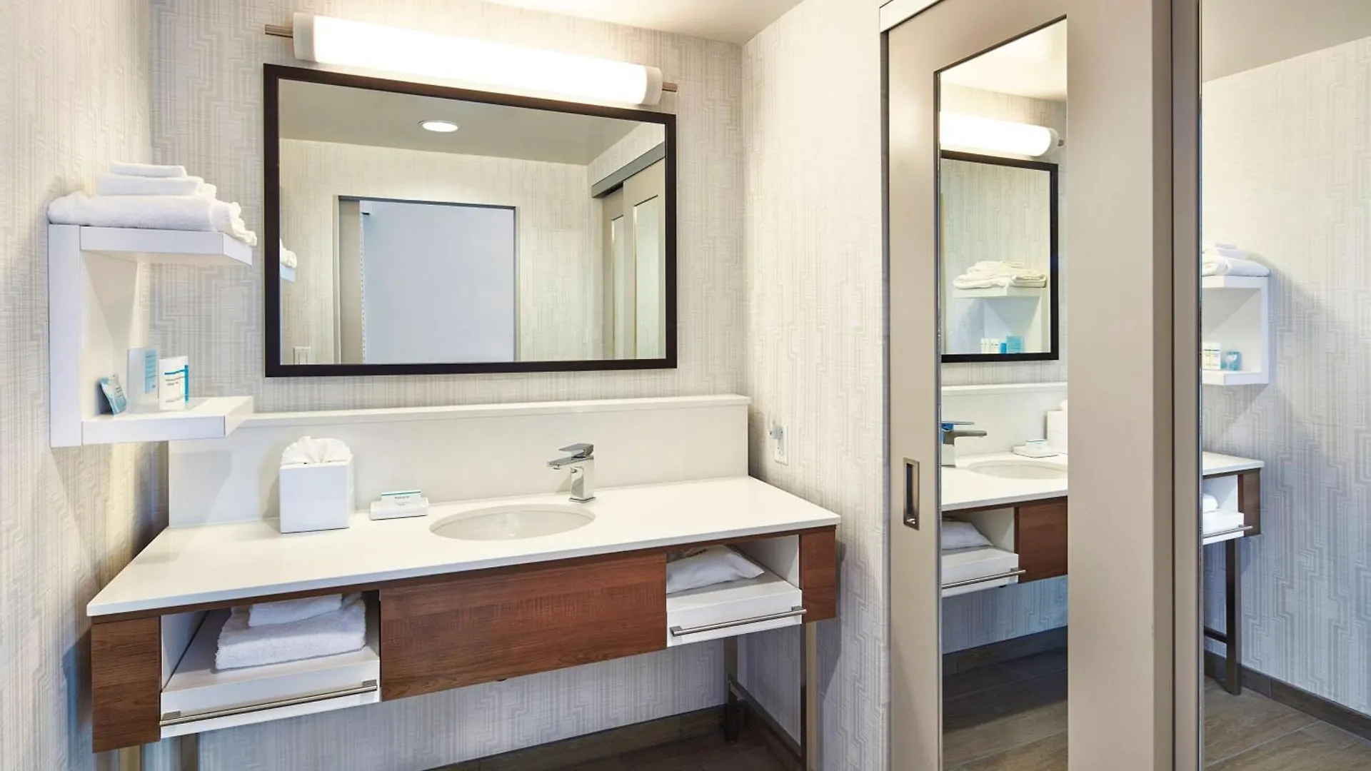 Hampton Inn & Suites Sacramento At Csus Hotel