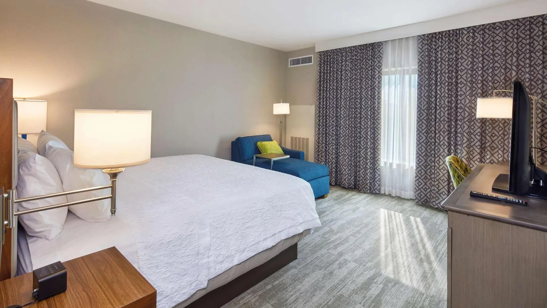 Hampton Inn & Suites Sacramento At Csus