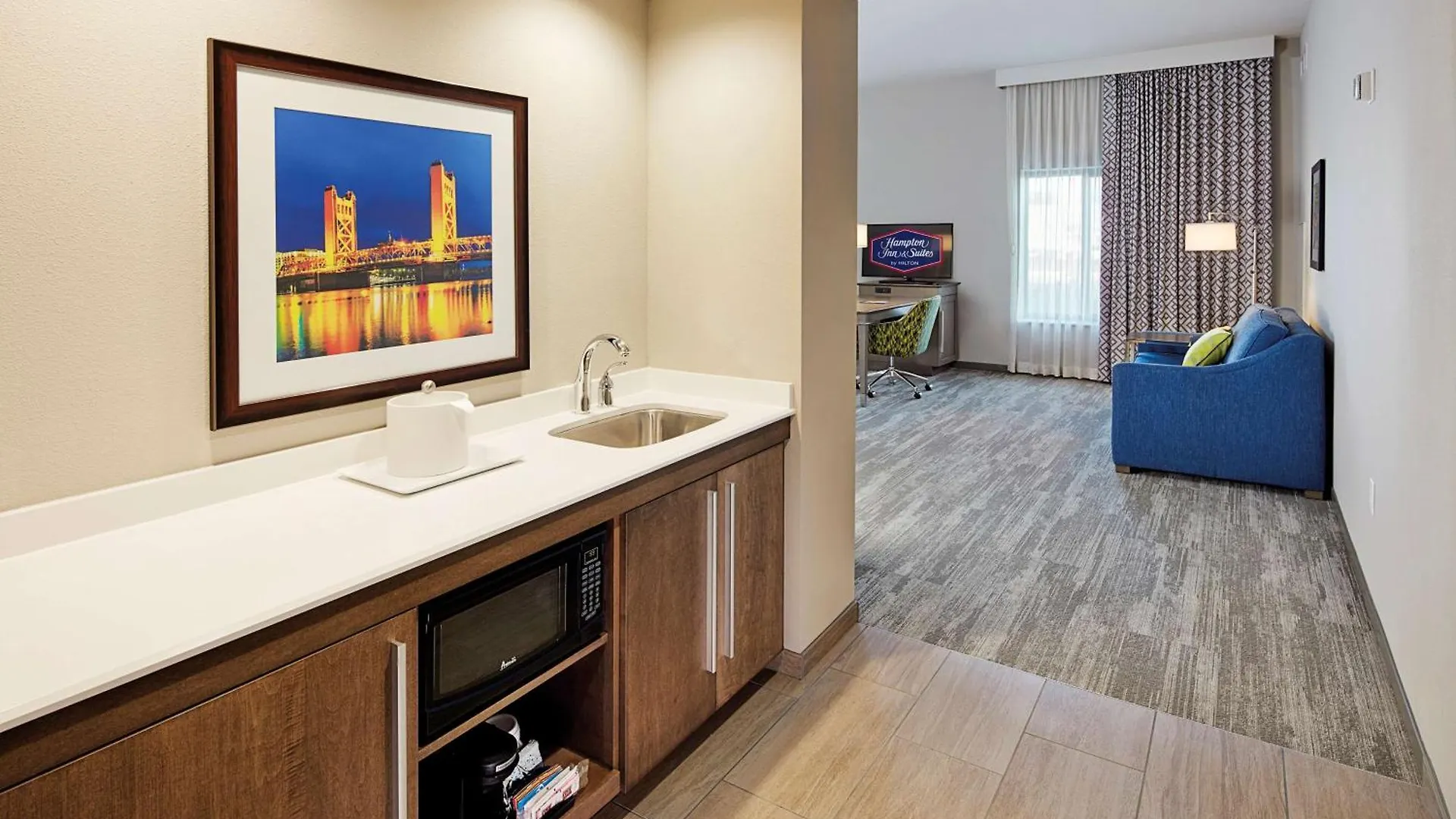 Hampton Inn & Suites Sacramento At Csus Hotel